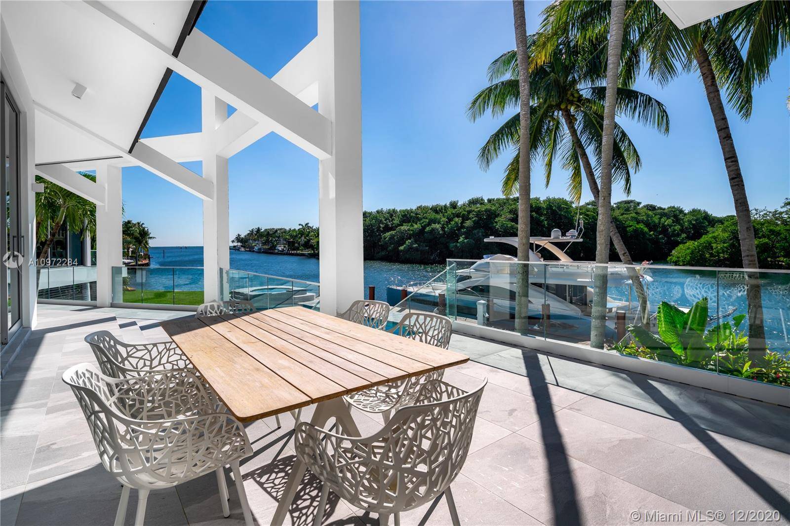 Completely rebuilt with custom chic modern design by Carmen Alcaraz Gomes of CG1 Design.