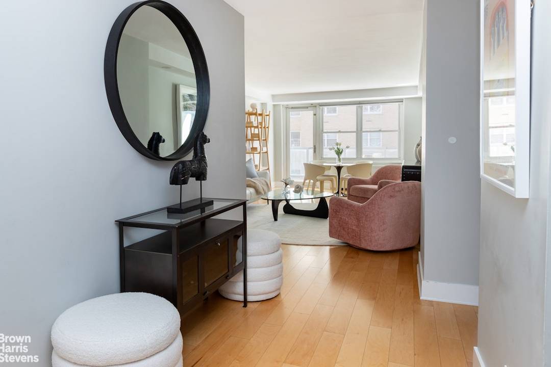 EXCEPTIONAL ONE BED WITH EXTRAORDINARY PRIVATE BALCONY AND HOME OFFICE Alluring high floor, sophisticated and stylish one bedroom home features generous proportions, an enormous private balcony and home office or ...