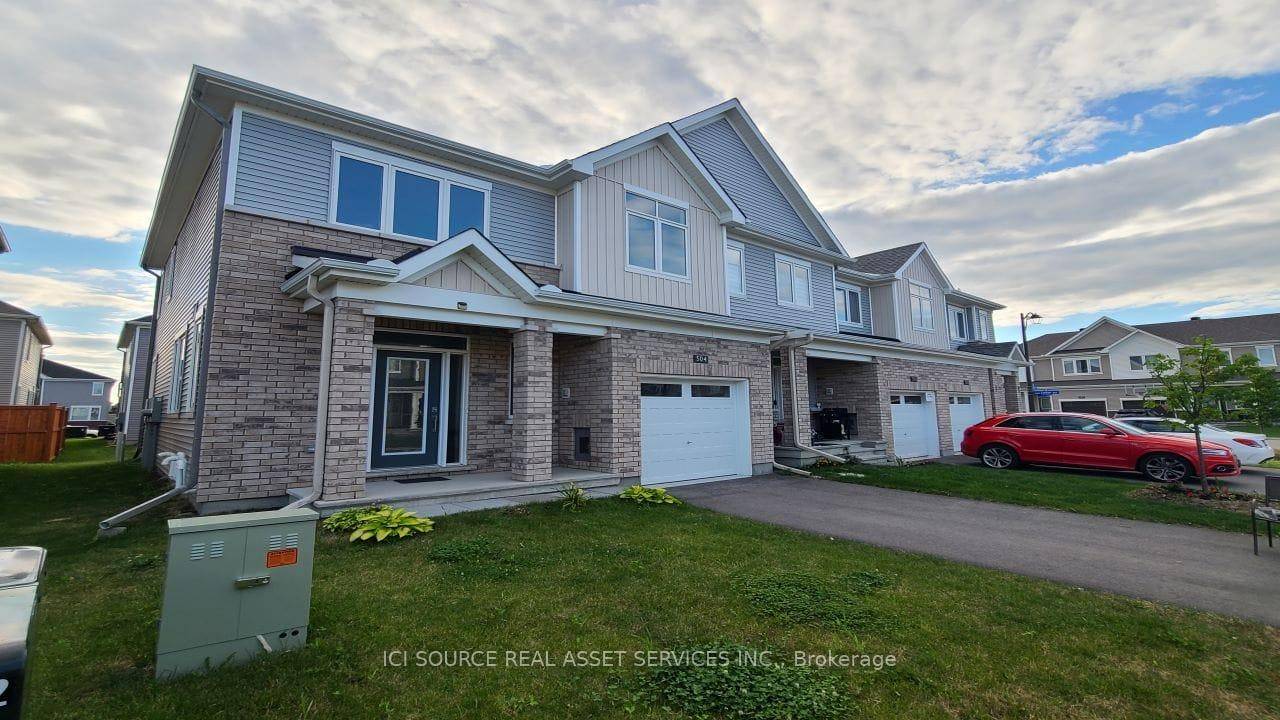 2100 sqf End unit 3 bed townhouse for rent in Caivan Village, Chapel Hill South Features Built in 2020, End Unit with spacious front porch.