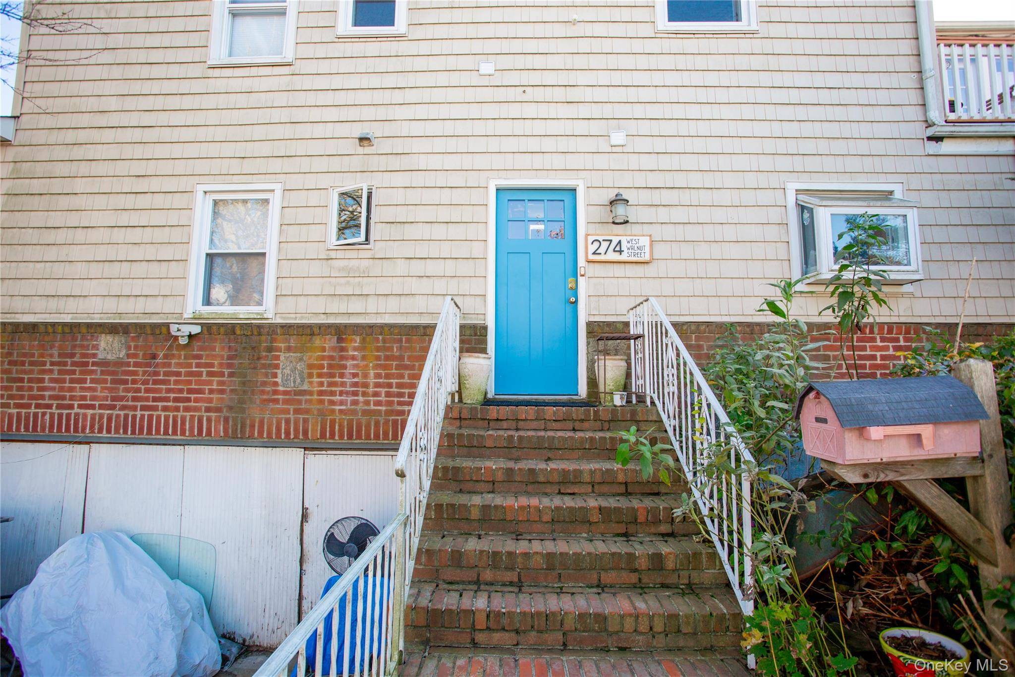 Beautiful 3 bedroom, 2 bathroom apartment featuring a spacious living room, formal dining area, and an eat in kitchen.