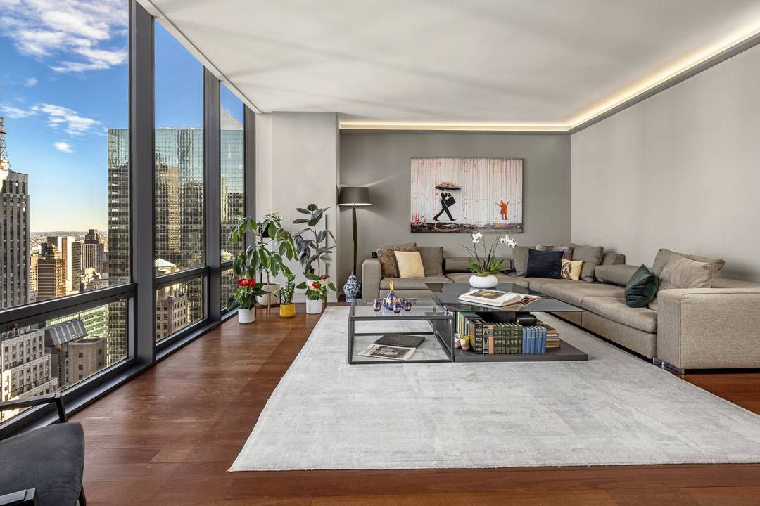 Fully renovated to the highest standards, Apartment 34B is a sleek, modern two bedroom, two bathroom style residence in the iconic Olympic Tower.