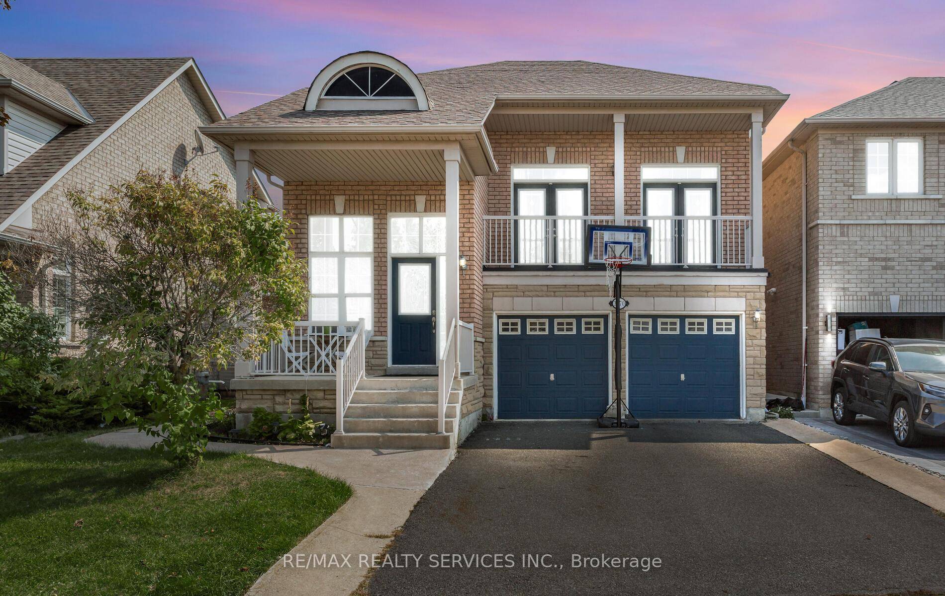 WOW ! ! Welcome to this stunning and beautifully upgraded 3 1 bedroom, 4 bathroom double car garage detached home in the highly desirable Churchill Meadows community of Mississauga.
