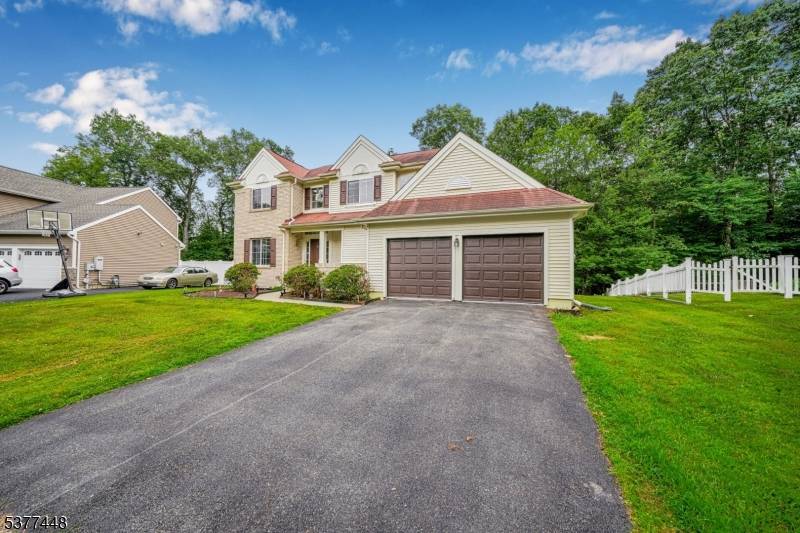 Located in Mount Olive's coveted Country Oaks neighborhood, this 4BR, 2.