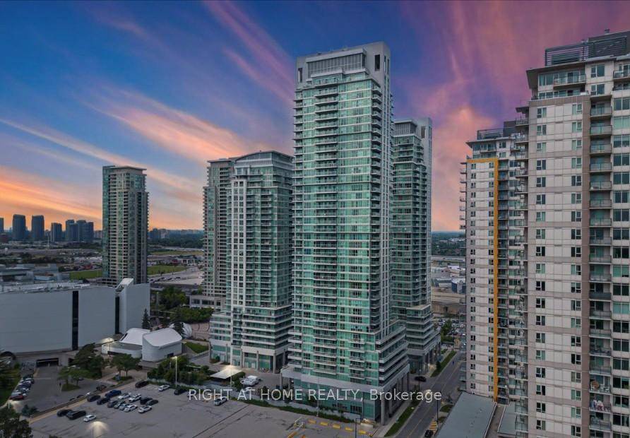 Monarch Luxury Condo Prime Location !