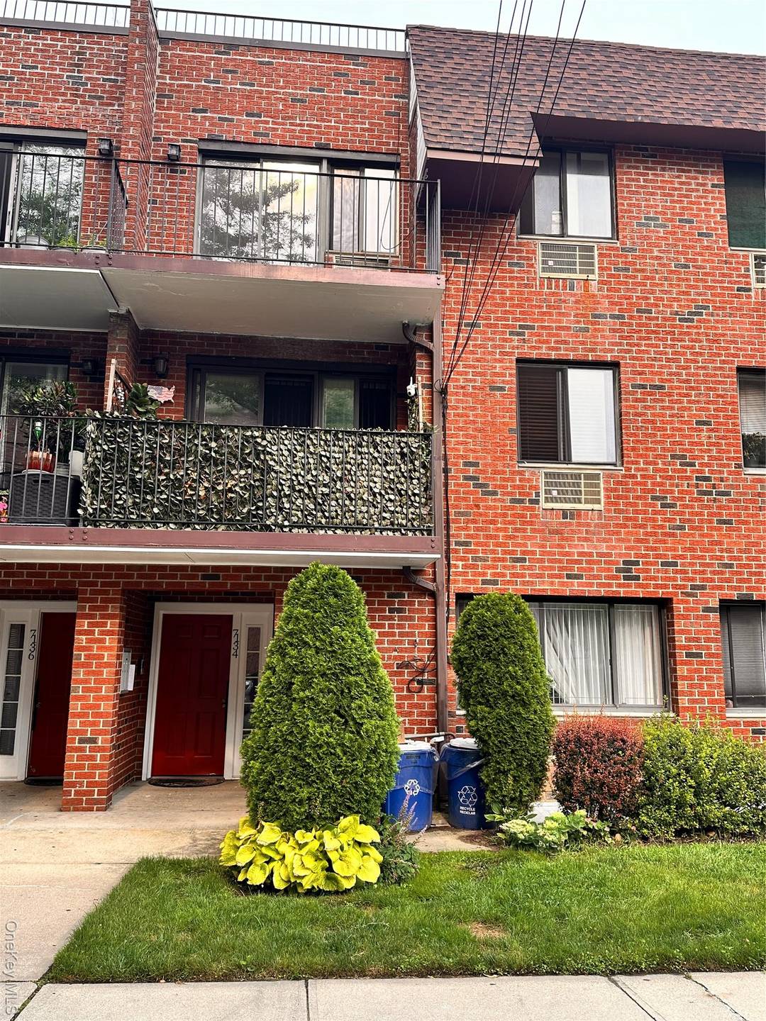Renovated Move In Ready Excellent Investment Opportunity Welcome to this spacious 3 bedroom, 2 bath condominium located in the highly desirable neighborhood of Fresh Meadows.