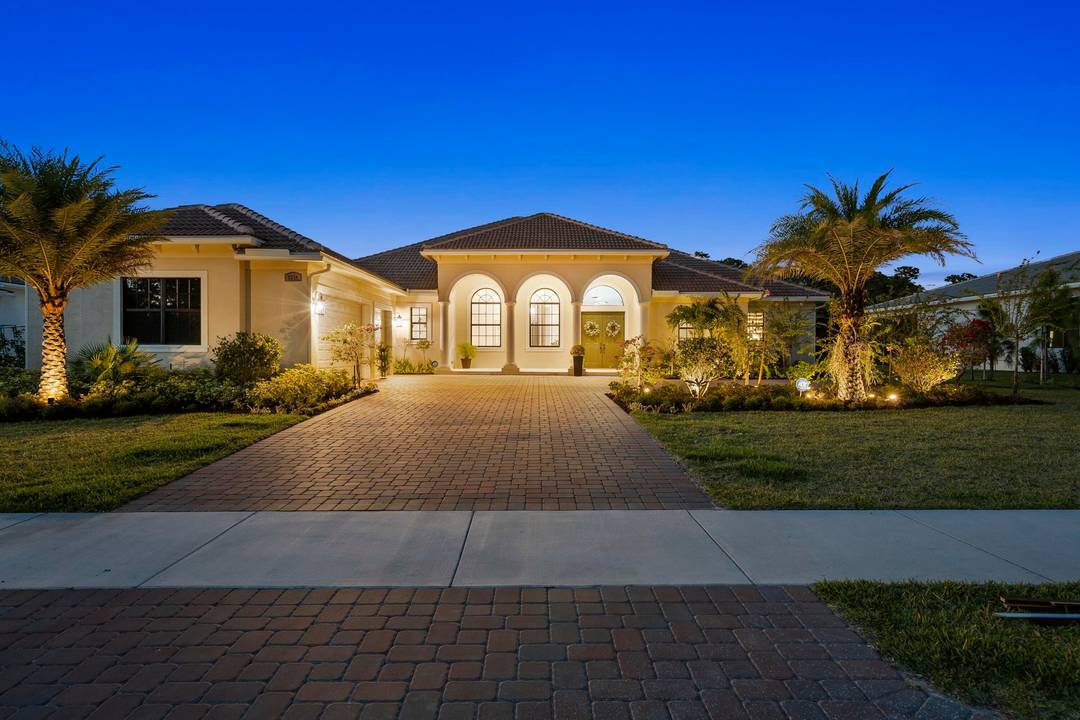 SHOWSTOPPER ! If you're tired of cookie cutter, builder grade houses, then your search has ended.