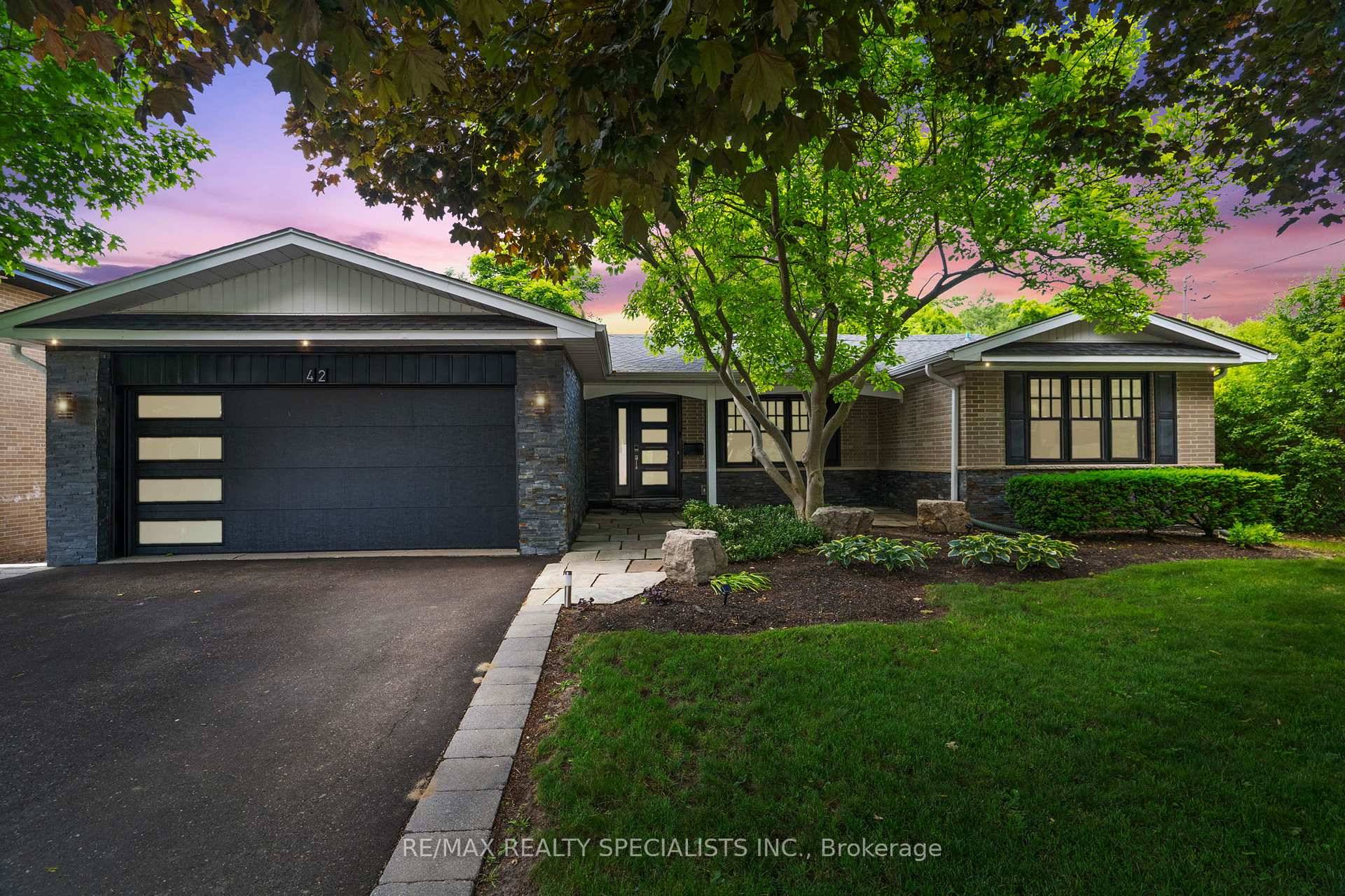 RENOVATED 4BR RANCH BUNGALOW SITUATED ON A 1 3 ACRE RAVINE LOT W INGROUND SALTWATER POOL !
