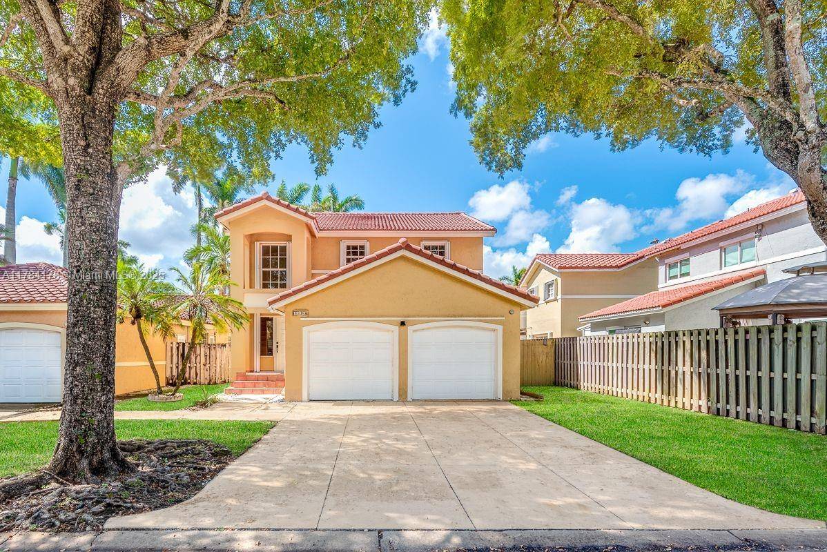 Spectacular property ! Hidden jewel complex at Kendall.