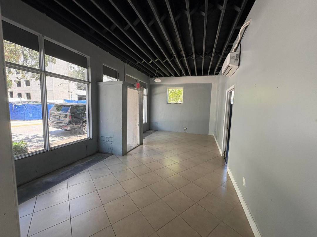 Excellent location, can be rented as one unit 2000 SF for 5000 or two units individually at 1000 SF 3000 each Virtual Tour https www.