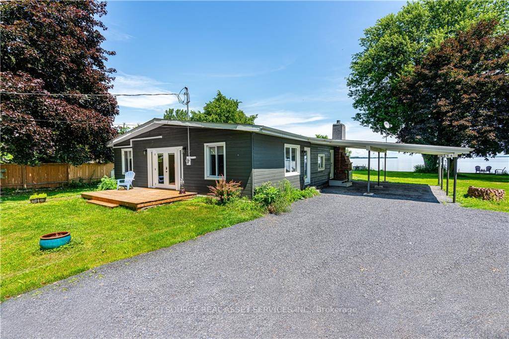 Live your waterfront dream in this updated 3 bedroom home at the end of a quiet cul de sac, 1hr from downtown Montreal, 90 mins from Ottawa.