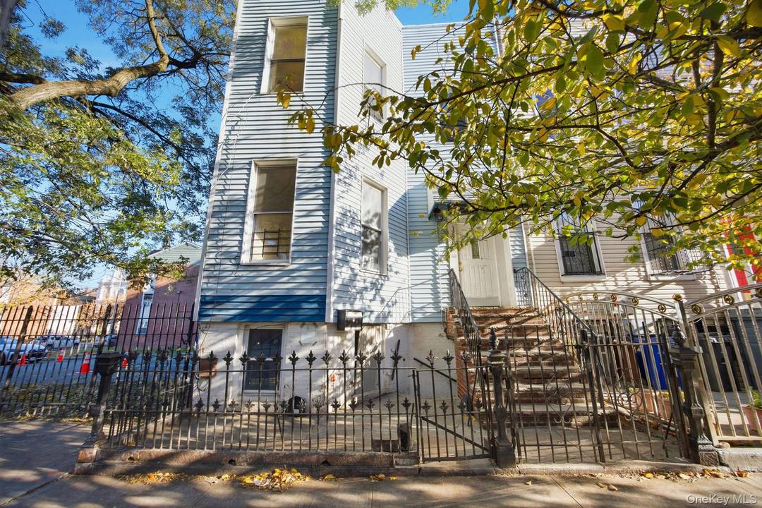 Semi Detached 2 Family w Full Basement amp ; Backyard in Prime Bushwick Attention investors and end users !