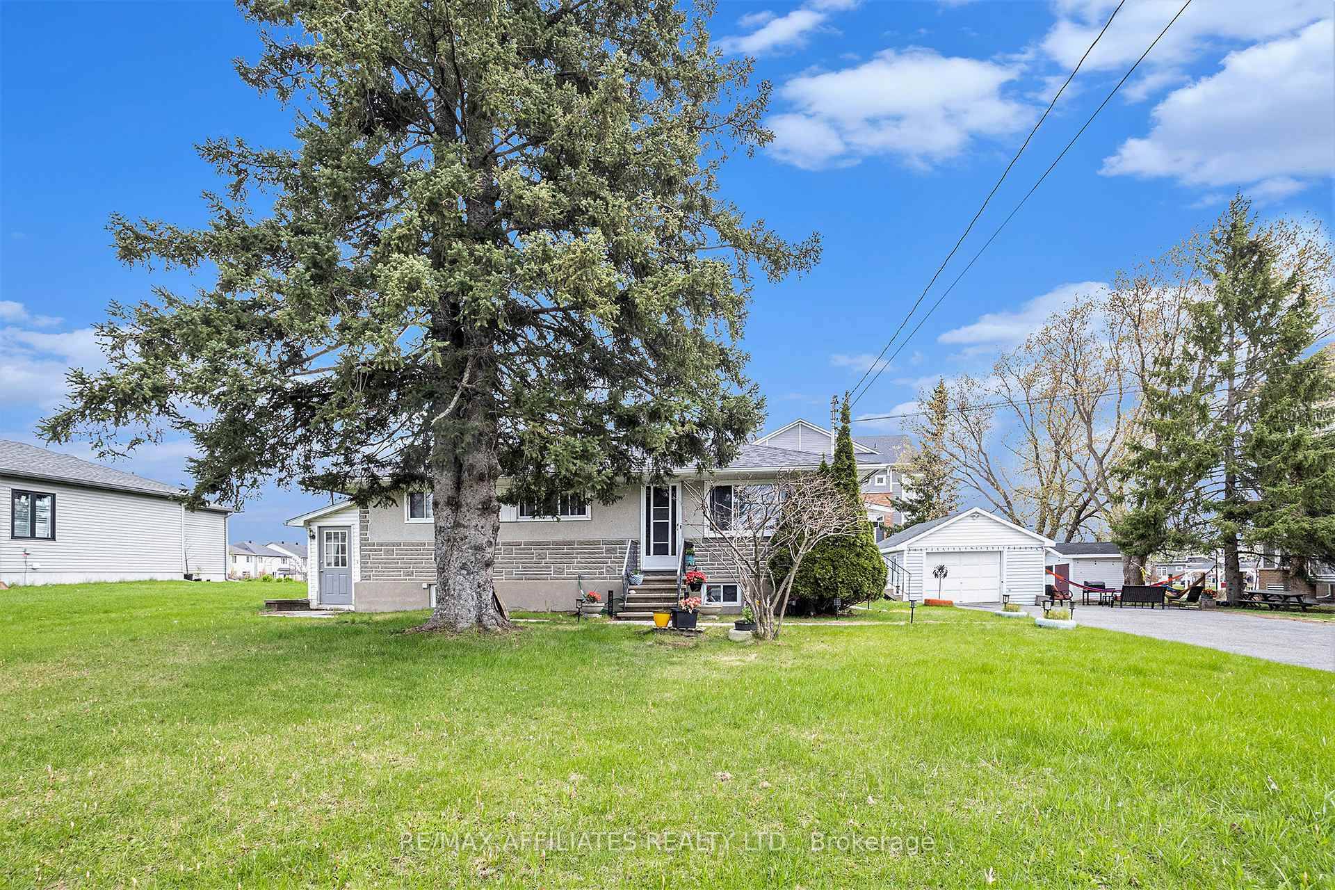 Charming Bungalow with In Law Suite in Navan Great for Homeowners or Investors !