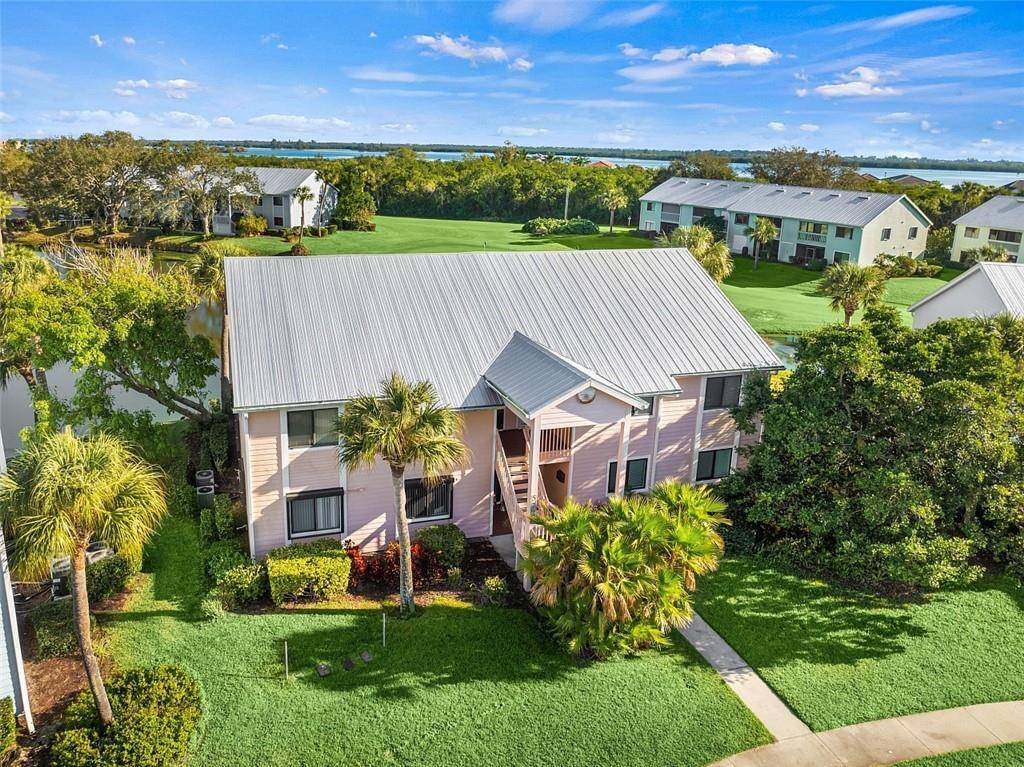 Charming 2BR 2BA condo w beautiful lake golf views, soaring ceilings, and no upstairs neighbors !