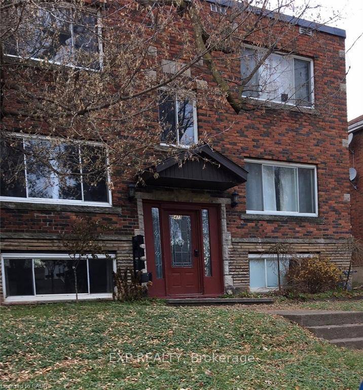 Fantastic opportunity to live in the heart of Niagara Falls.