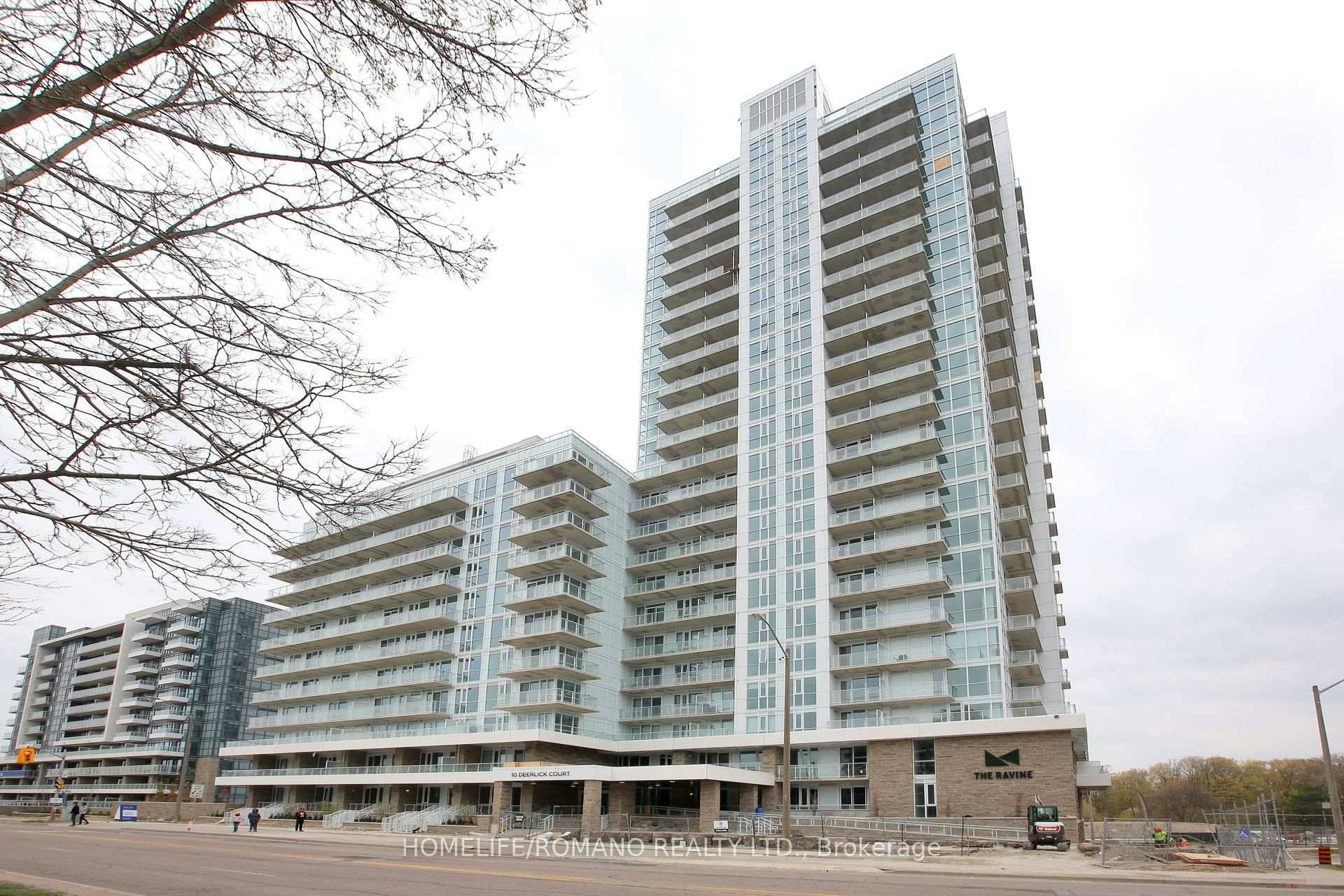 The Ravine at 10 Deerlick Crt is a landmark community in Toronto's York Mills District committed to the natural environment.
