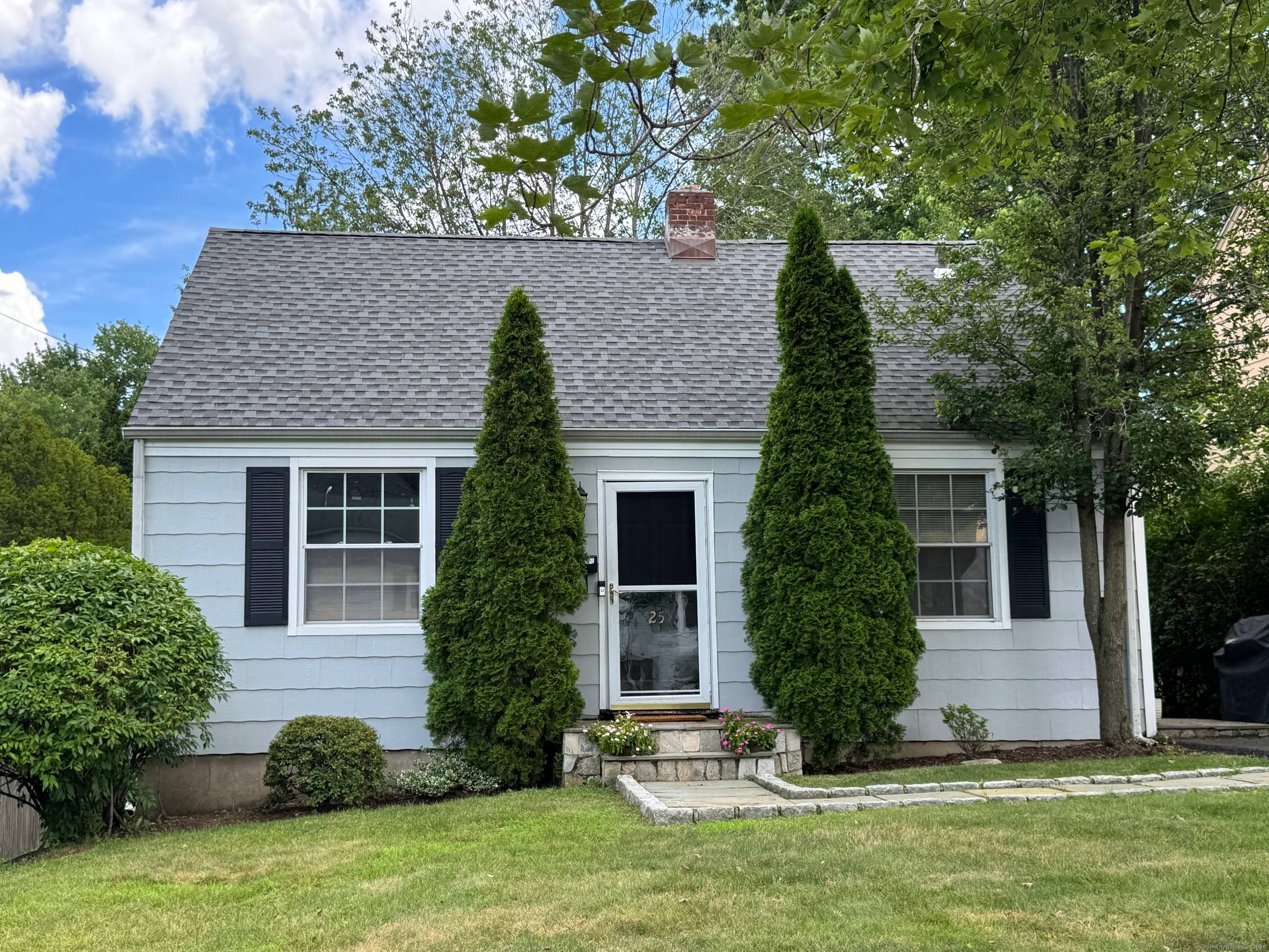 Adorable 2 Bedroom Cape in Desirable Springdale !