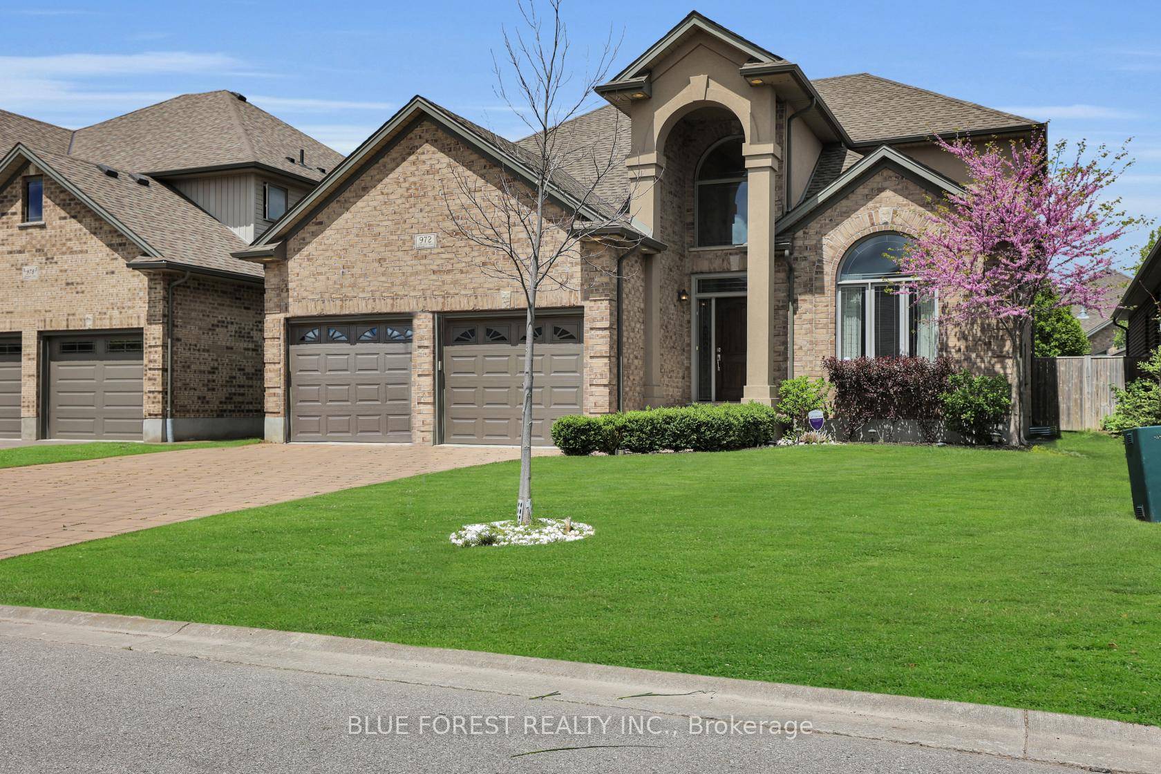 Situated in one of Londons most desirable neighbourhoods, this meticulously maintained home offers an exceptional blend of space, style, and functionality.