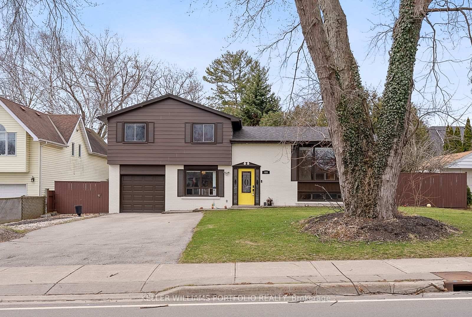 Charming home set in a desirable, high demand neighbourhood in south Oakville.