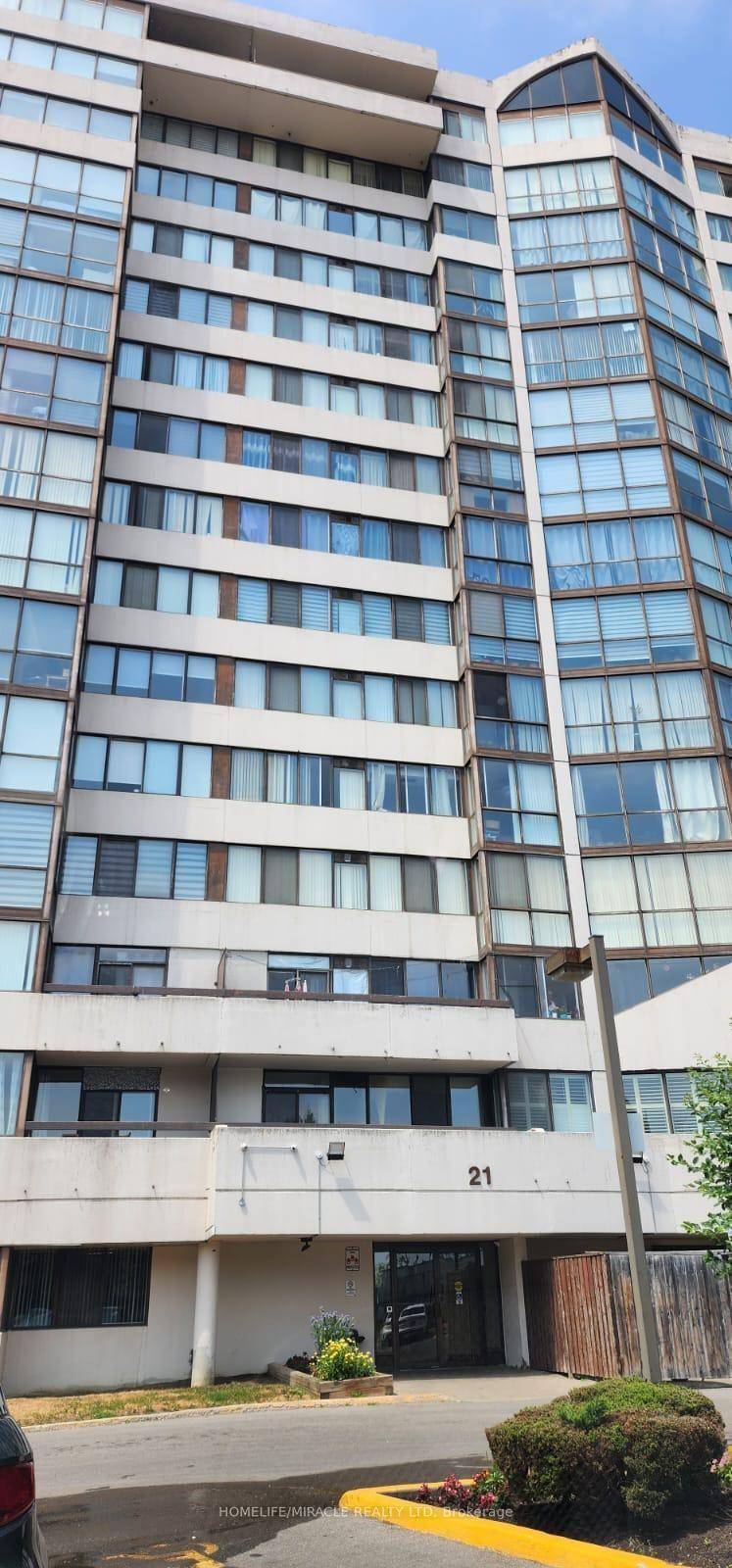 Welcome to this bright and well maintained unit offering 2 spacious bedrooms, 2 full bathrooms, ensuite laundry, 1 convenient storage space, and a sunroom perfect for extra living space or ...