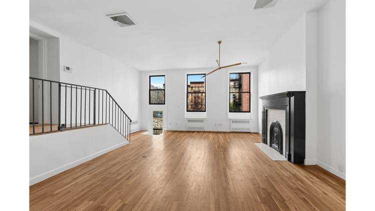 UNIQUE AND EXQUISITE. HISTORIC DOWTOWN 3BED 2.