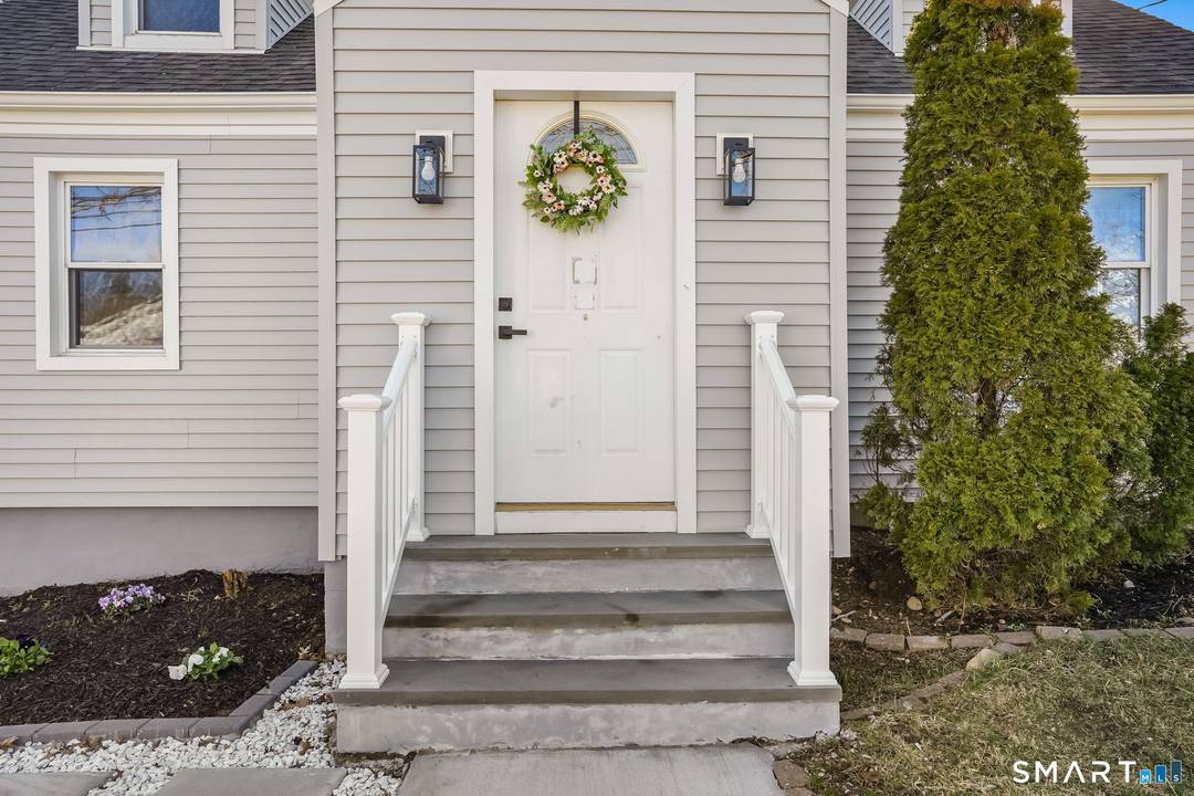 Best Buy in Fairfield Nicely Remodeled Spacious 4 Bedrooms 2 Full bath Home on a convenient location Close to shopping, Restaurant, Highways and New Train Station.