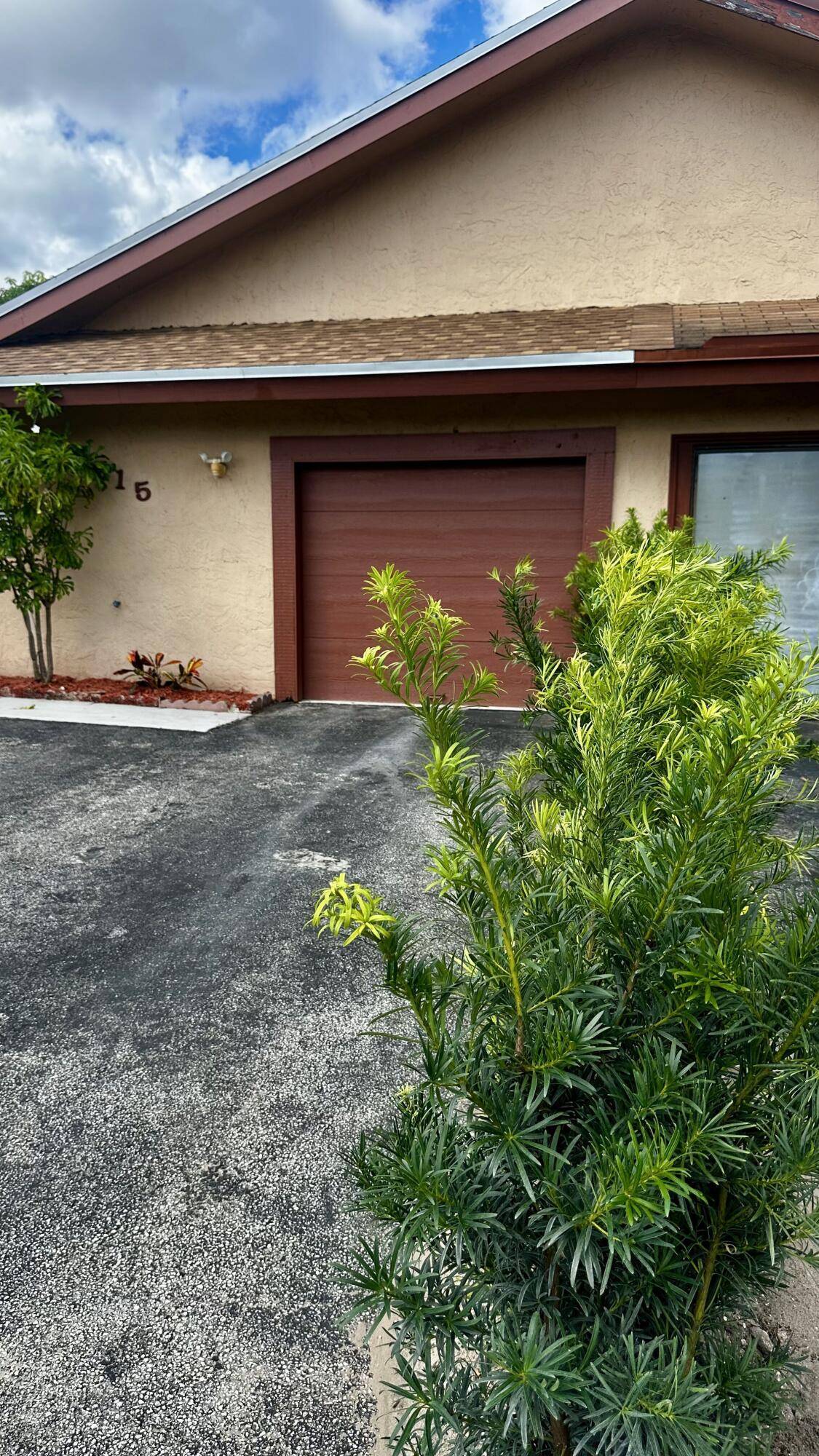 Welcome to 6515 Harbour Road !