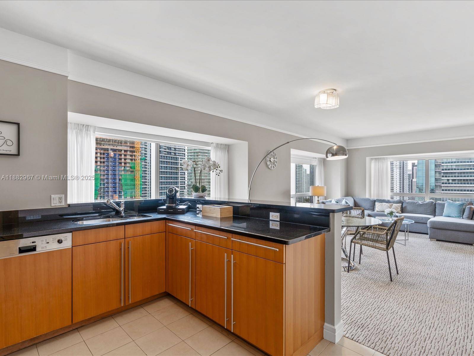 Furnished 2bed, 2. 5bath luxury unit at the 5star Four Seasons hotel Miami.