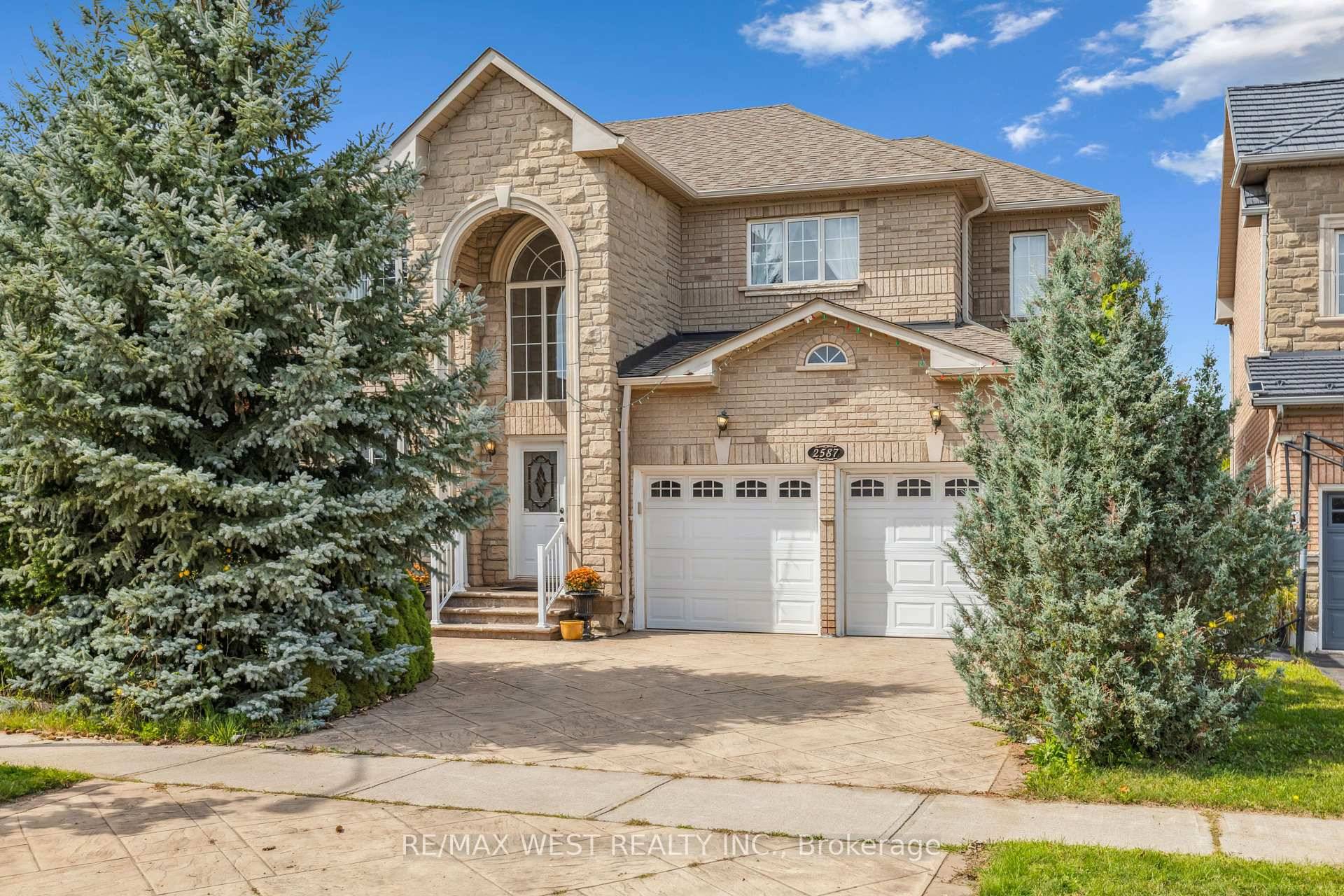 Welcome to this exceptionally well maintained 4 bedroom, 3 bathroom home nestled in the prestigious and family friendly Joshua Creek community of Oakville.