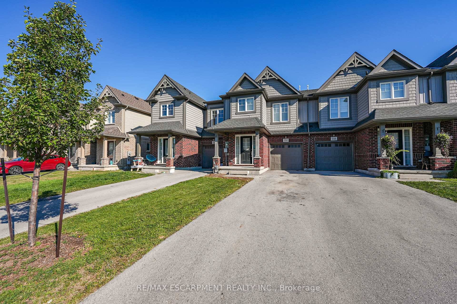 Welcome to 152 Heron Street in the beautiful town of Welland !
