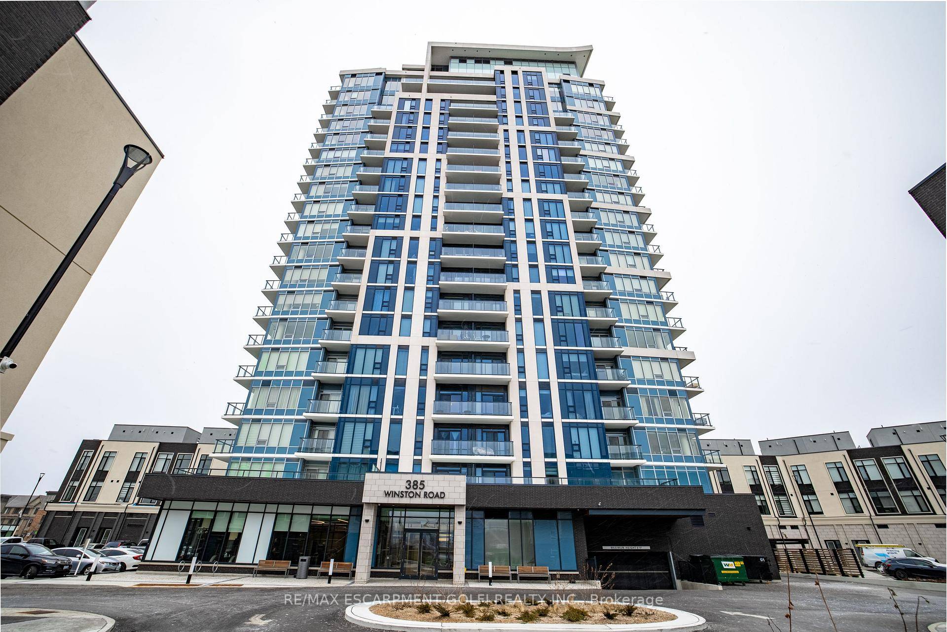Stunning Condo Located in Grimsby On The Lake !