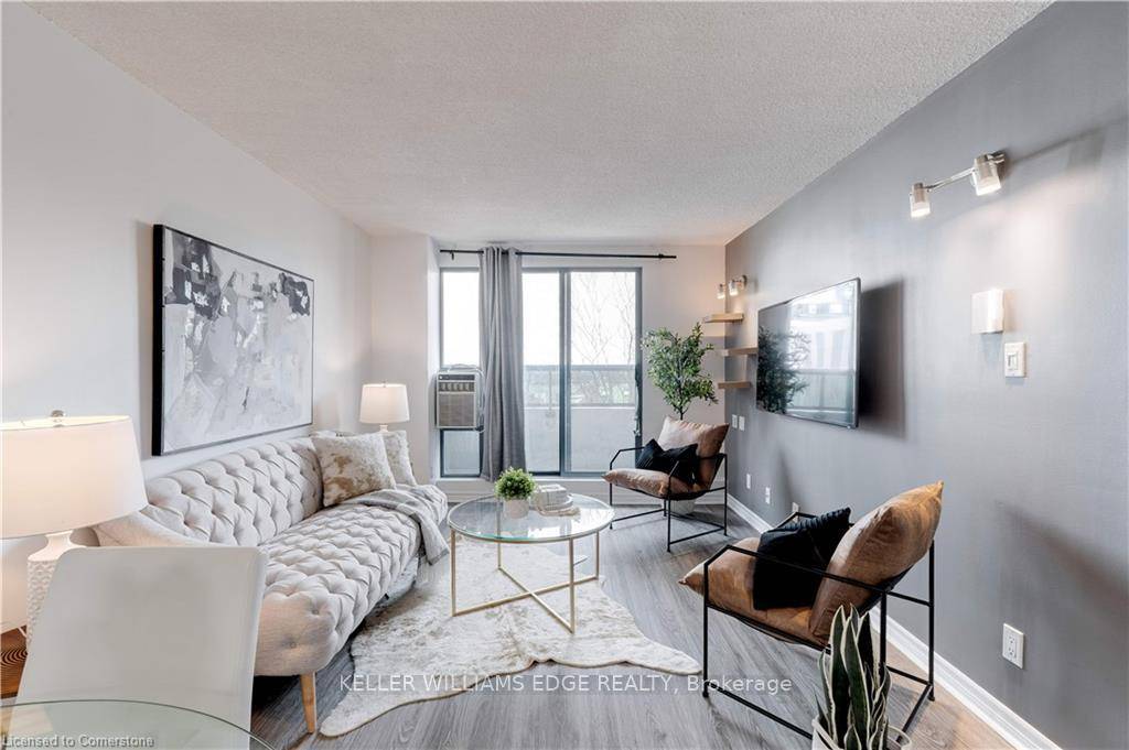 Large bright two bedroom condo 853.