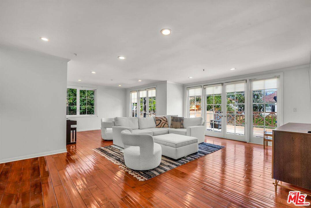 10555 Ashton Ave 3BR Westwood La