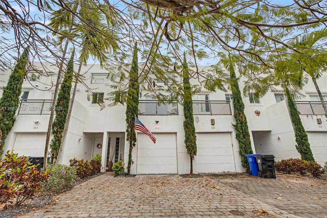 Live in the heart of Fort Lauderdale in this stylish three level Victoria Park townhouse featuring dual primary suites and a flexible 2 bedroom, 3 bath layout.