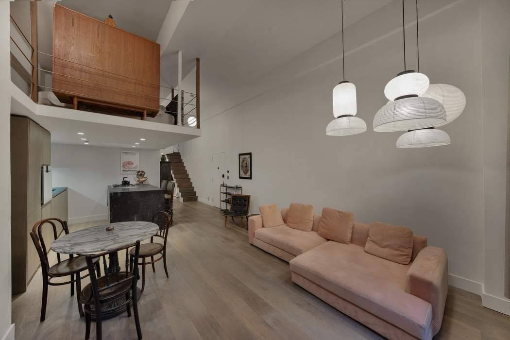 Stylish Duplex Loft with Private Terrace APARTMENT This beautifully renovated condominium loft offers an inspired blend of design and functionality with east and west exposures, high ceilings, and a balcony ...