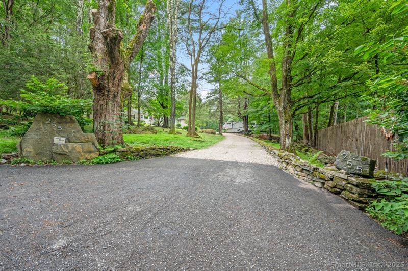 Located in the picturesque New England town of West Cornwall, Connecticut, this meticulously maintained home offers a blend of rural charm and convenient access to local attractions and metropolitan areas.