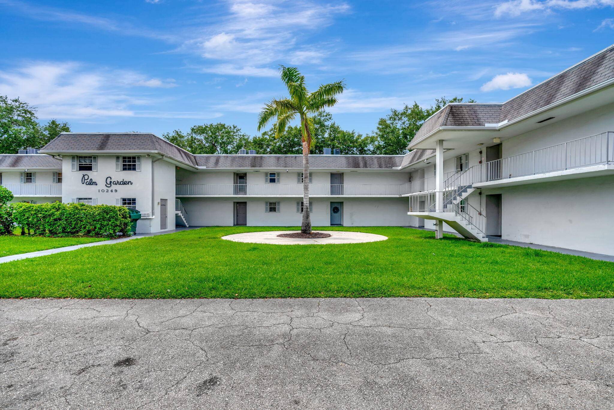 Experience the best of Palm Beach Gardens living in this charming 2 bedroom, 2 bathroom, 1, 150 sq ft condo featuring a desirable split bedroom floor plan.