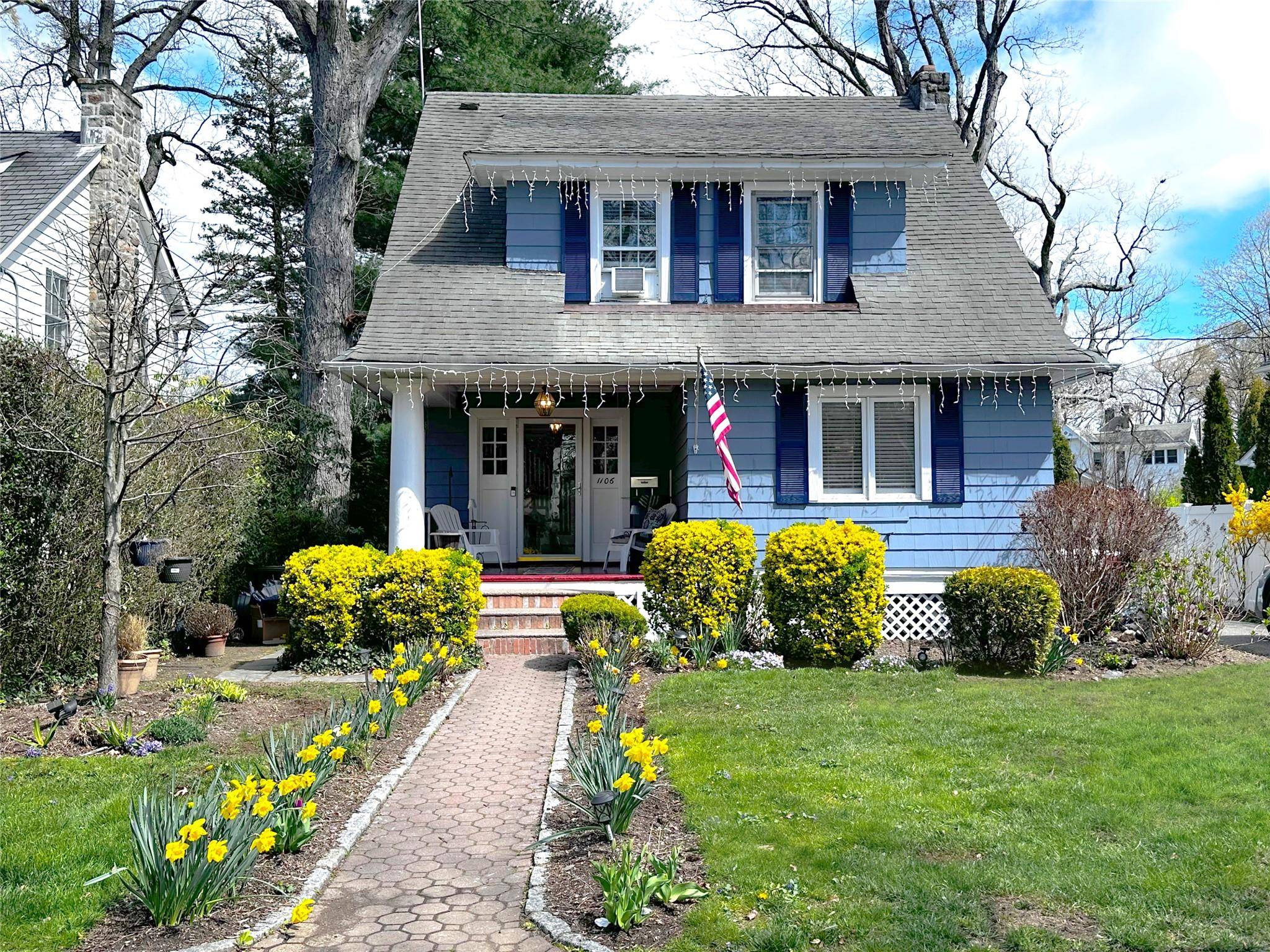 Welcome to this beautifully maintained Colonial nestled in the heart of Pelham Manor.