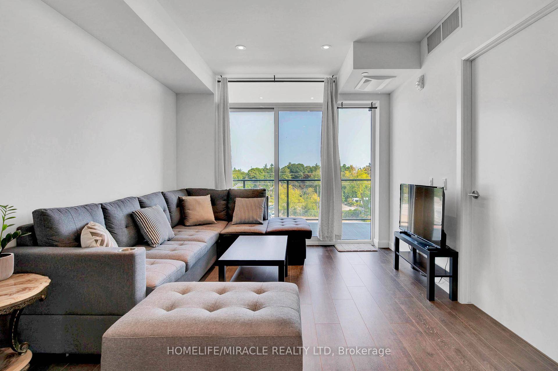 Unit 401 at 741 King St West is a stylish urban lifestyle nestled in the heart of downtown Kitchener and uptown Waterloo !