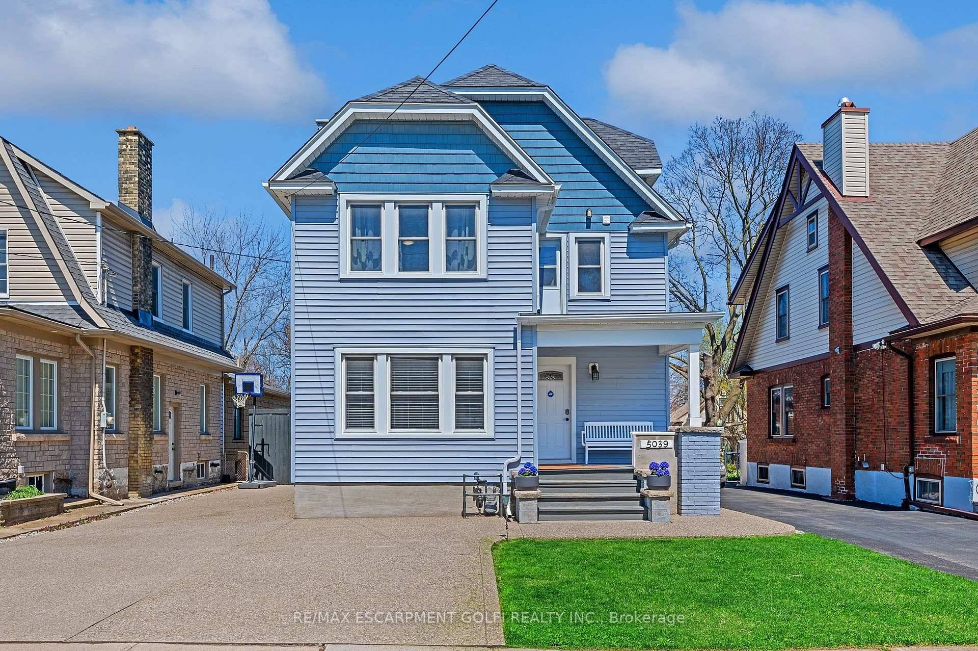 Investor's dream ! Step into stunning with this incredible opportunity just minutes from Niagara Falls, Clifton Hill, casinos, golf, and Niagaras wine country.