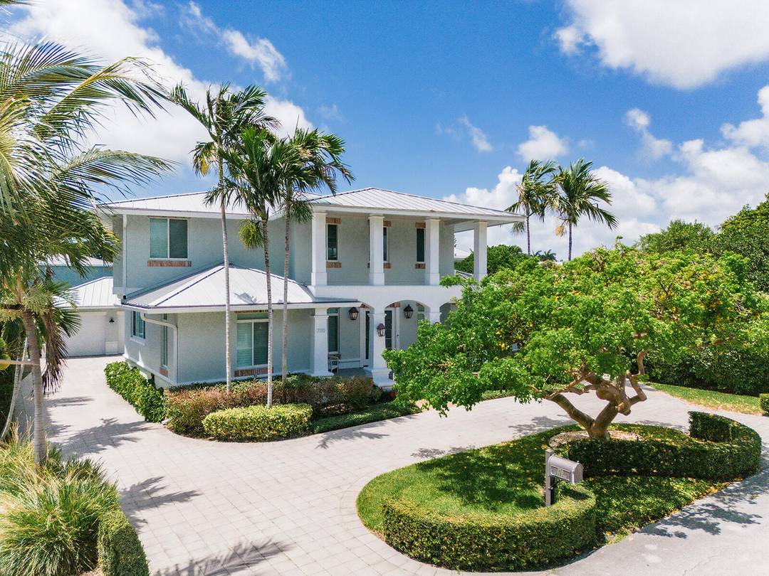 This Boca Riviera home is one of the best finds in Boca !