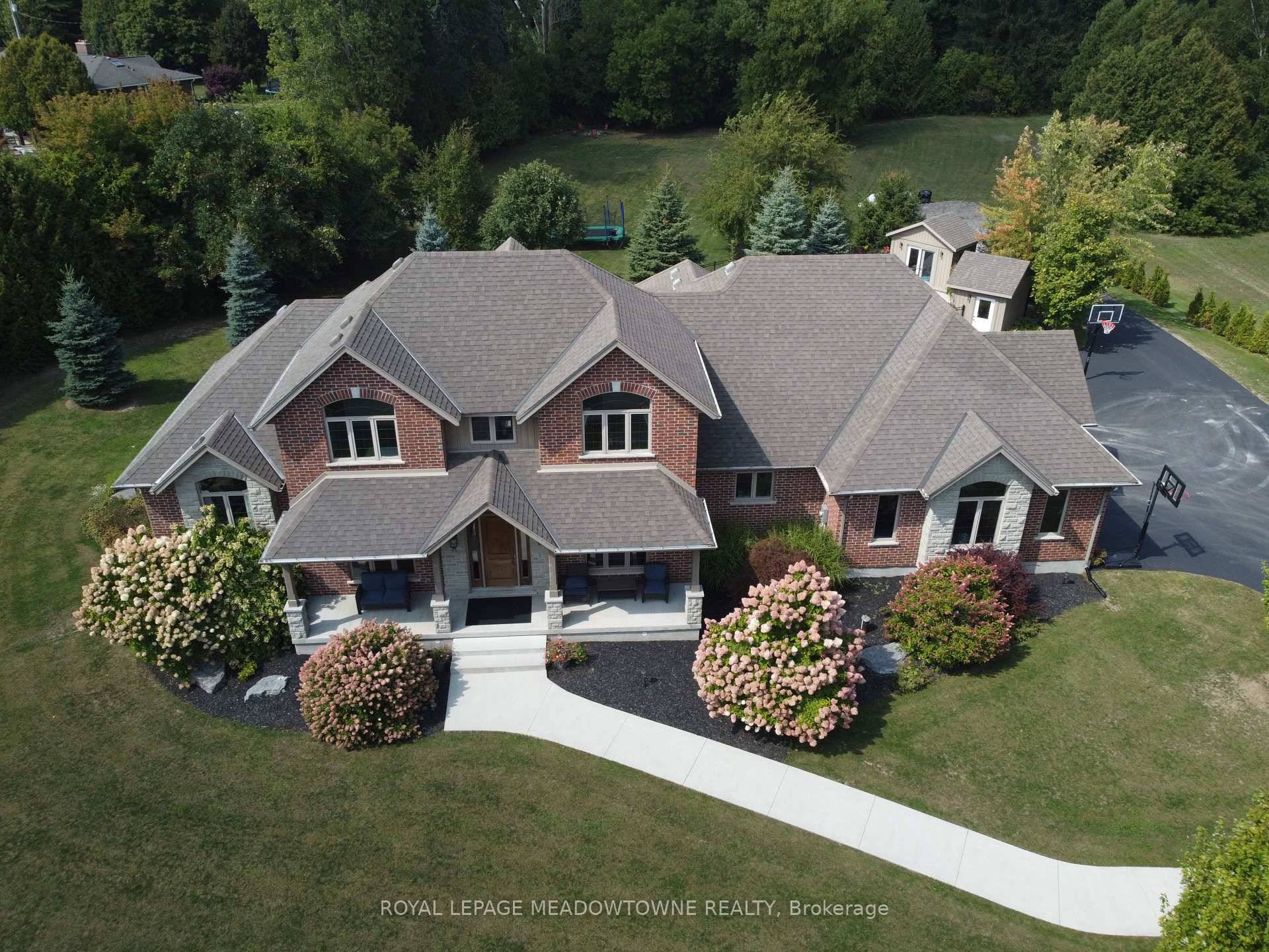 Unbeatable Location ! This rare and stunning 1.