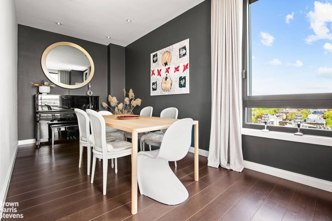 Penthouse B at Baltic Park Slope is an elegant half floor apartment with exceptional open exposures to the south, east and west.