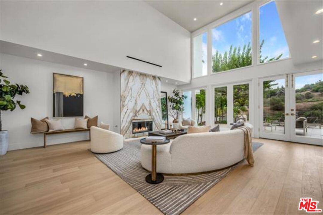 2205   Canyonback Rd 3BR Brentwood La