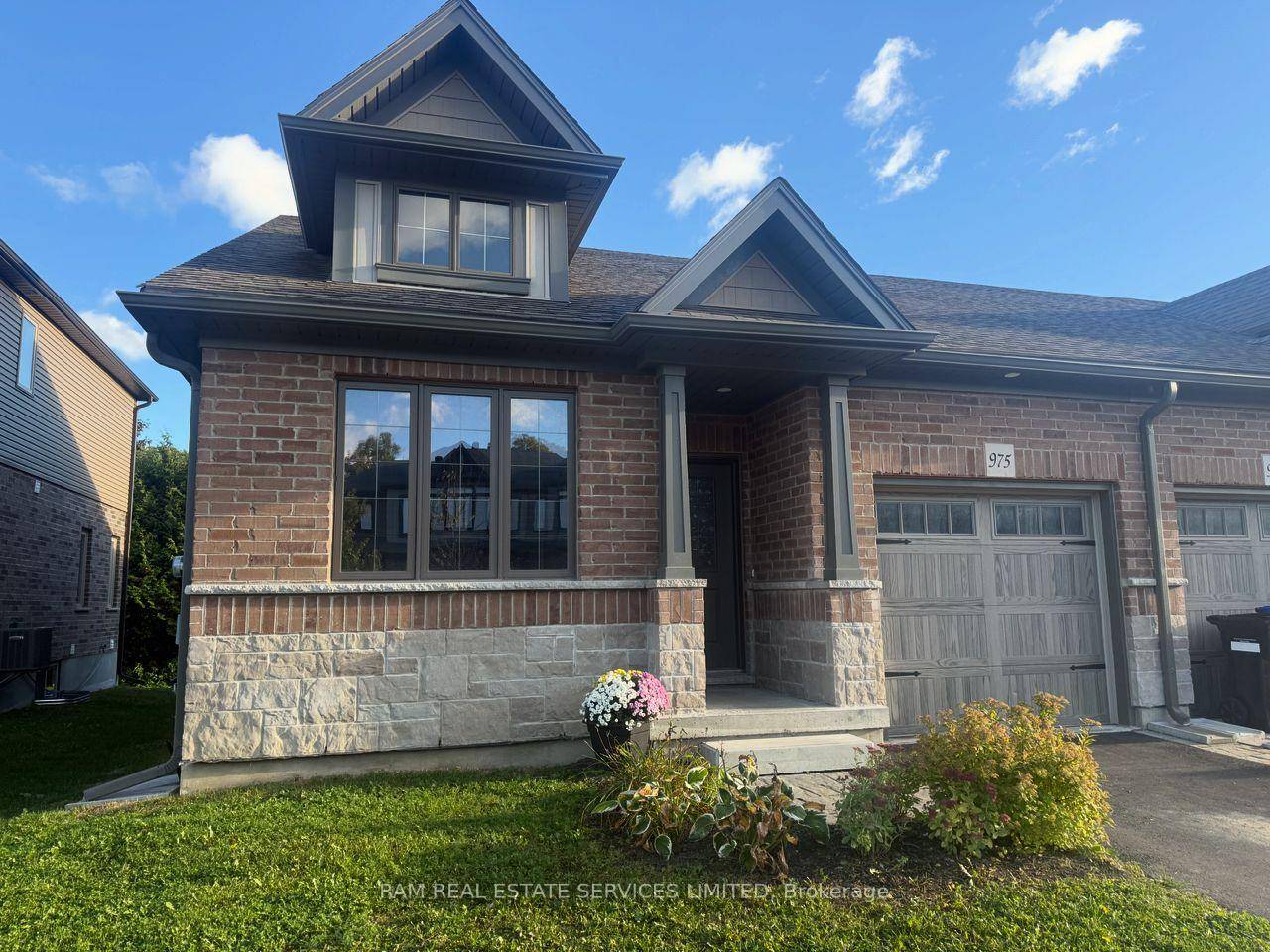 Newly built end unit bungalow townhouse, with spacious open concept living, includes high quality counter tops and quality finishes throughout.