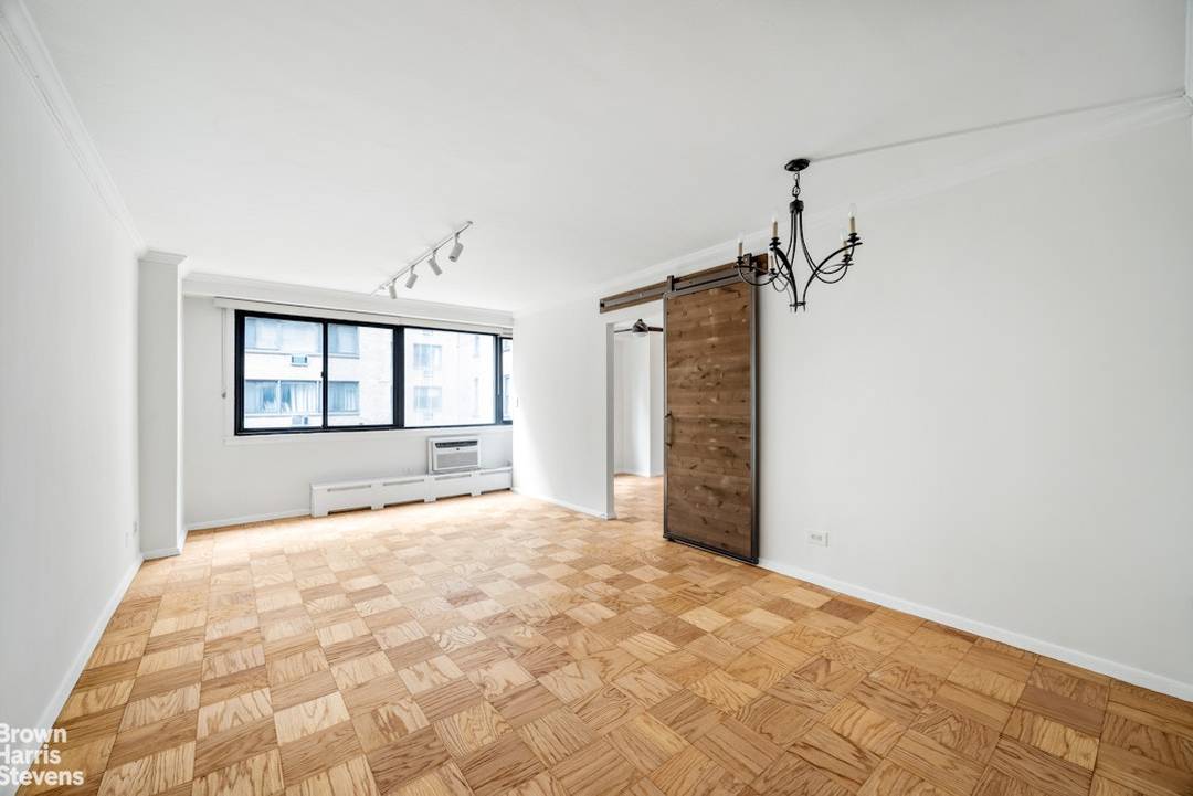 Situated just off Fifth Avenue and down the street from Union Square, this Junior 1 bedroom with a low maintenance is located in The Chelsea Lane, a premier full service ...