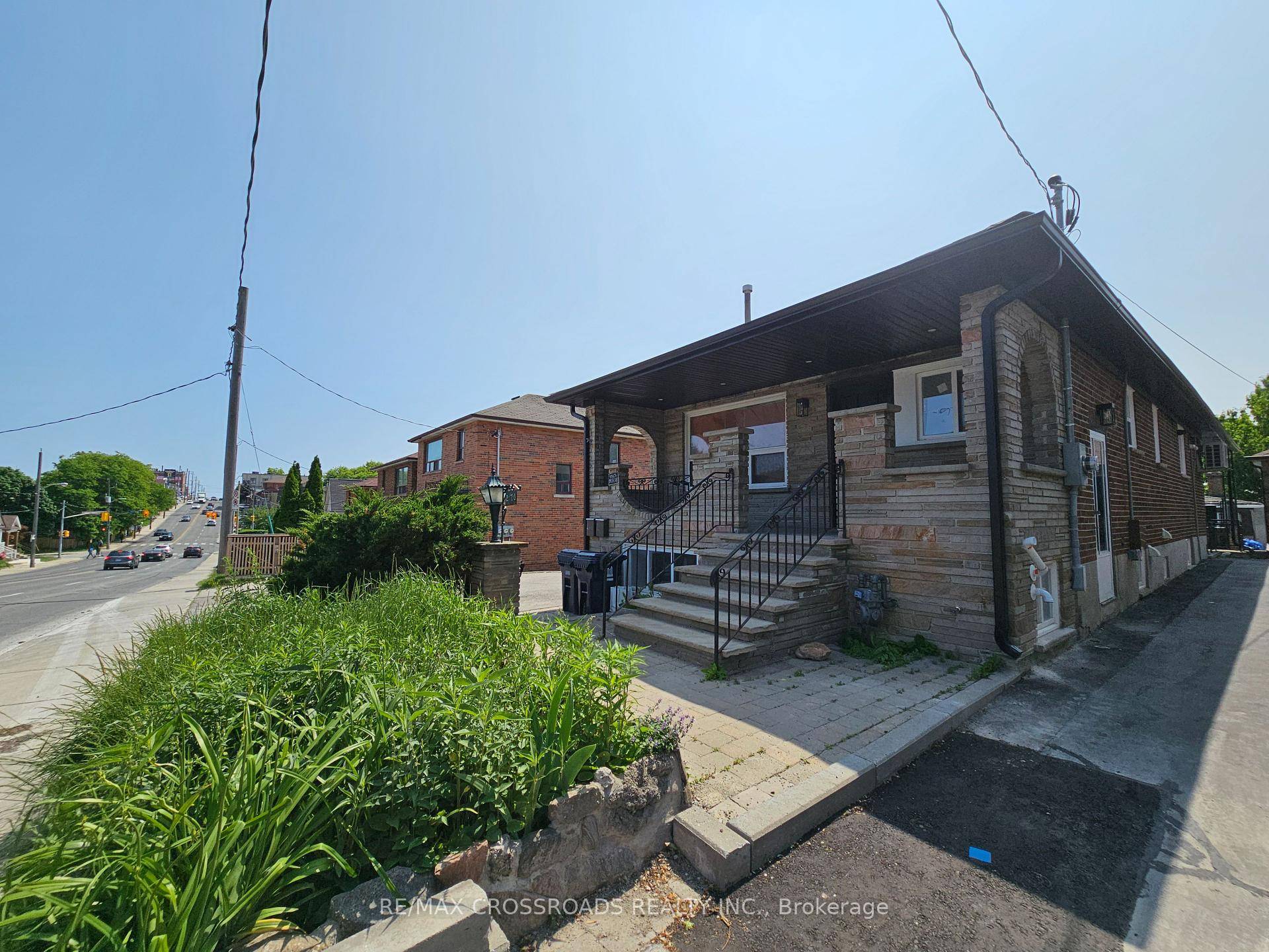 Renovated legal Fourplex !