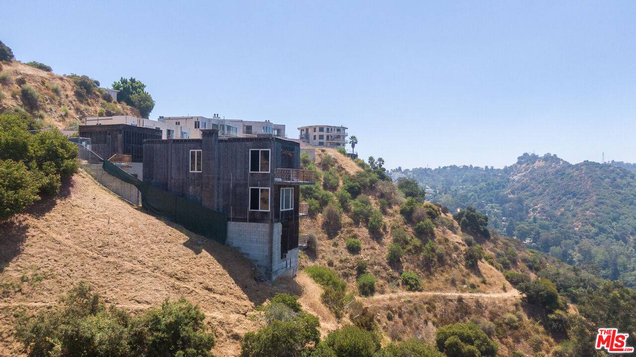 2529   Woodstock Rd Hollywood Hills East LA