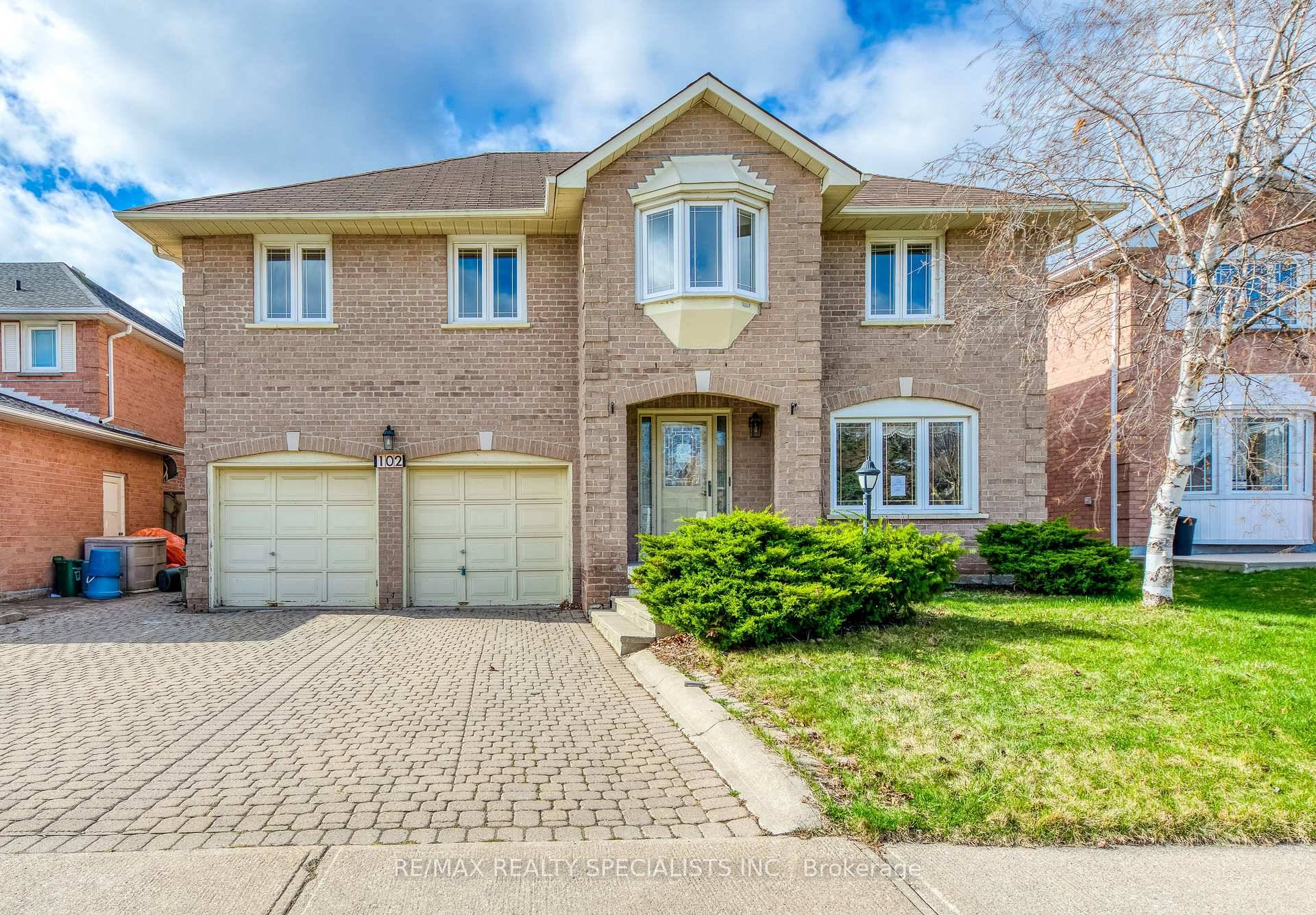 POWER OF SALE....... 2860 sq feet large family home with lots of Potential.