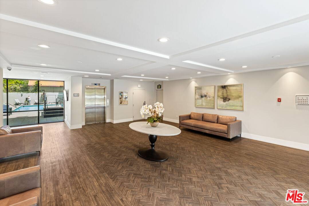 12115   San Vicente Blvd 2BR Brentwood La