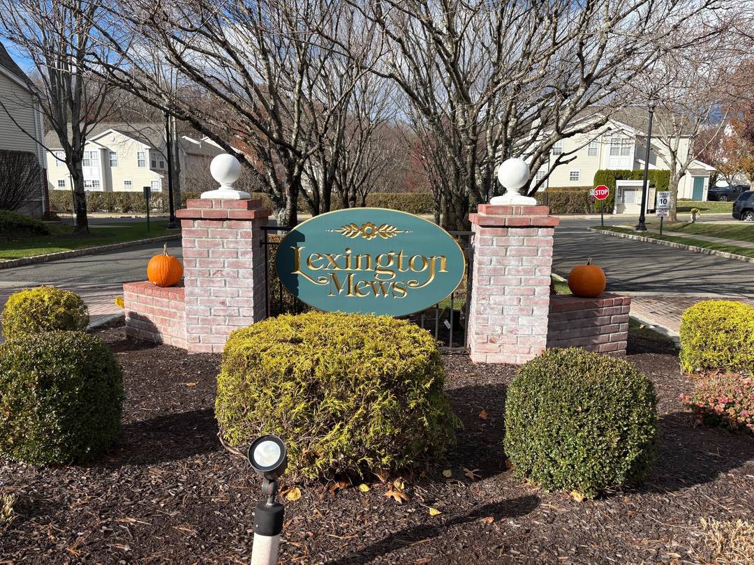 This 3 bedroom, 2. 5 bath townhome is located in Lexington Mews !